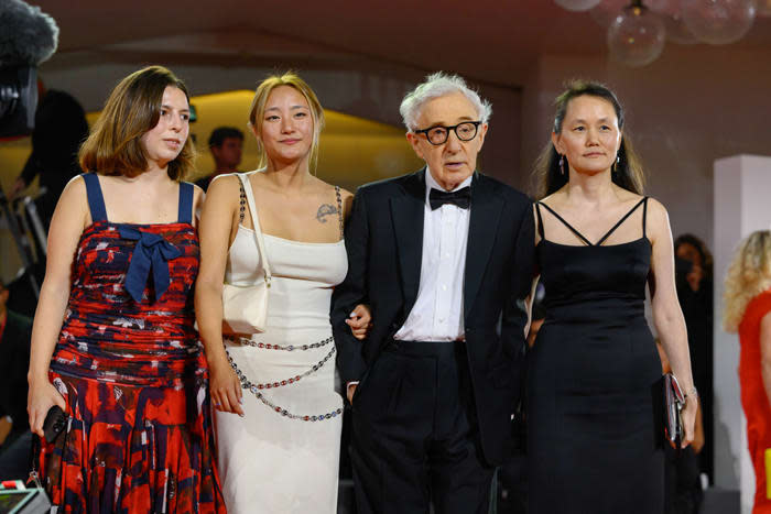 Las desconocidas hijas de Woody Allen que le han acompañado al Festival de Venecia