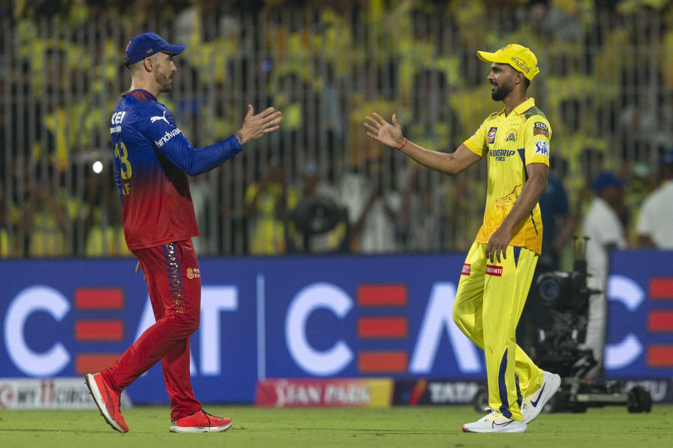 Chennai Super Kings' captain Ruturaj Gaikwad, right, walks to shake hands with Royal Challengers Bengaluru's captain Faf du Plessis after Chennai Super Kings won their match against Royal Challengers Bengaluru during the Indian Premier League cricket tournament in Chennai, India, Saturday, March 23, 2024. (AP Photo/R. Parthibhan)