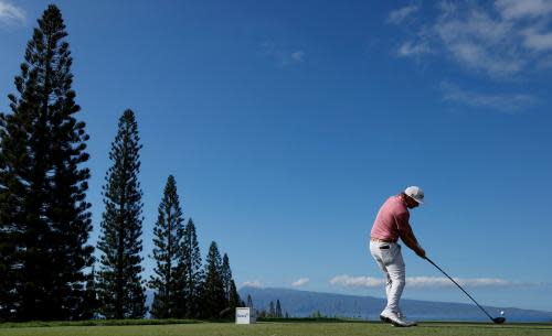 Sentry Tournament of Champions - Final Round<br>LAHAINA, HAWAII - JANUARY 09: Cameron Smith of Australia plays his shot from the 18th tee during the final round of the Sentry Tournament of Champions at the Plantation Course at Kapalua Golf Club on January 09, 2022 in Lahaina, Hawaii. (Photo by Cliff Hawkins/Getty Images)