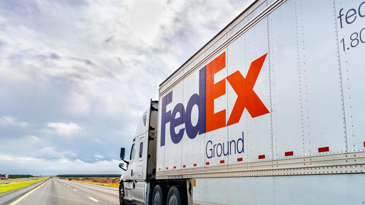 Fedex shares soar, earnings beat in Q1 report