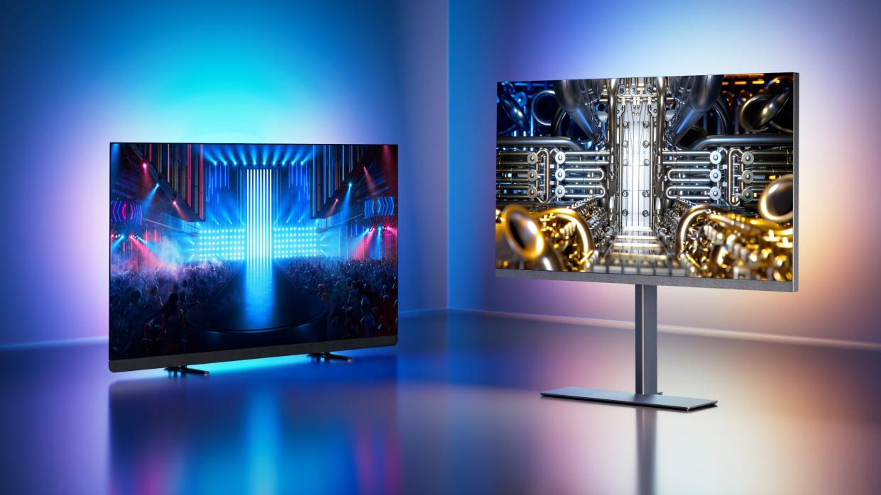  Philips OLED909 and OLED959 side by side with backlighting. 