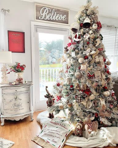 <p><a href="https://www.instagram.com/theholidayhousedecor/" data-component="link" data-source="inlineLink" data-type="externalLink" data-ordinal="1">@theholidayhousedecor </a>/ Instagram</p>