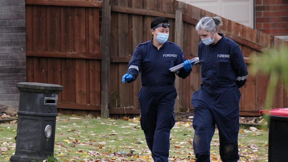 MELBOURNE, AUSTRALIA - NewsWire Photos MAY 8, 2023: Forensic police and homicide Squad detectives are investigating following the death of a man in Taylors Hill Picture: NCA NewsWire /Luis Enrique Ascui