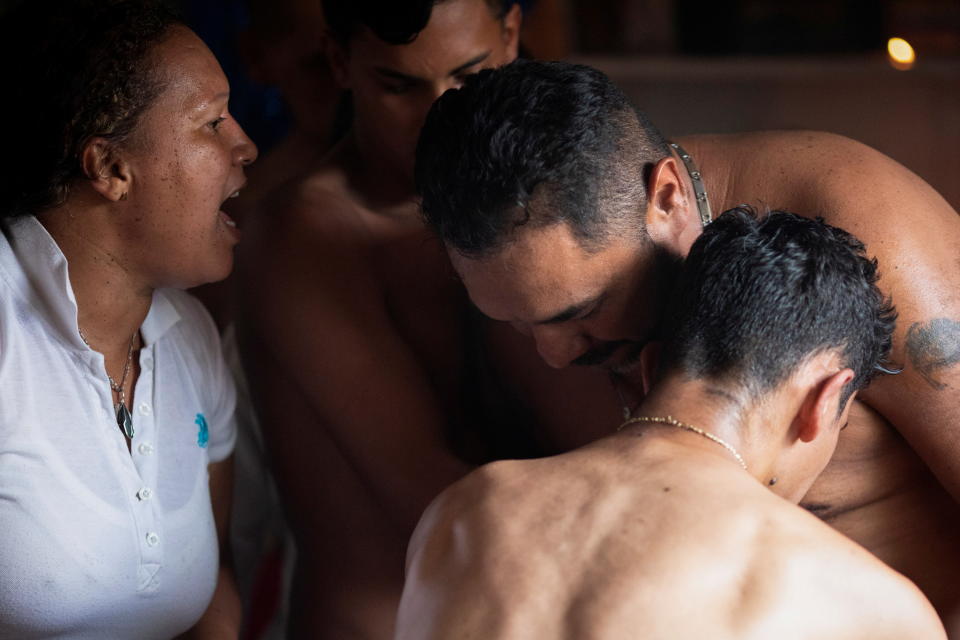 Venezolanos marialionceros entran en trance para honrar a su diosa