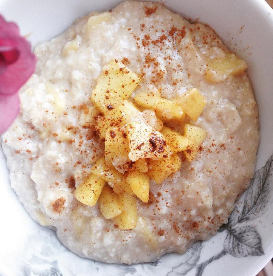 Apple and cinnamon porridge