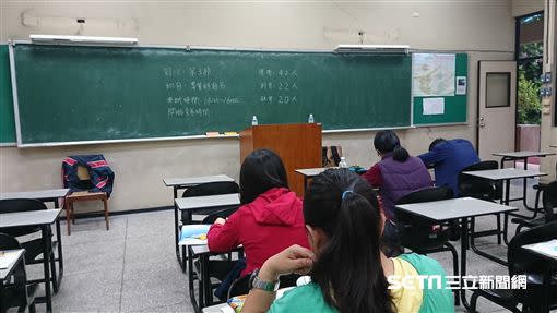 一名網友分享與媽媽的搞笑對話。（圖／記者林敬旻攝影）