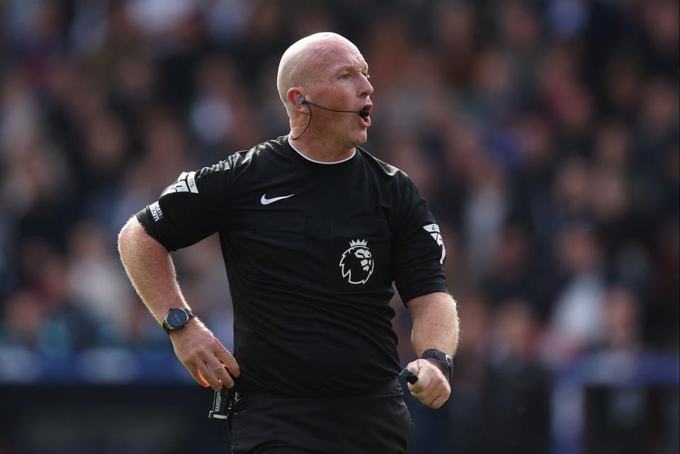 Simon Hooper waved away the penalty appeal (Getty Images)