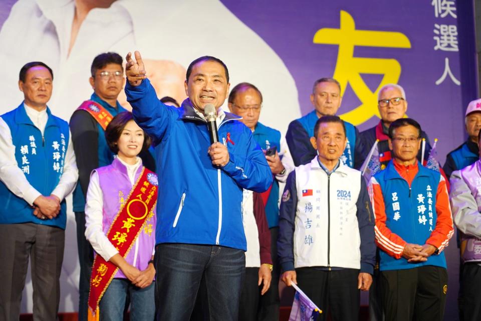 國民黨總統候選人侯友宜批評民進黨讓兩岸兵凶戰危，他若當選總統，會帶領台灣人民走安全的路。林泊志攝