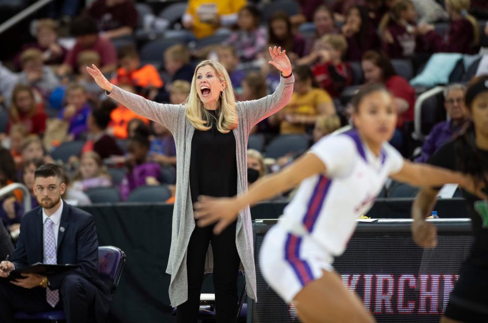 Evansville Head Coach Robyn Scherr-Wells calls a play as the University of Evansville Purple Aces play the Chicago State Cougars at Ford Center in Downtown Evansville, Ind., Wednesday afternoon, Nov. 16, 2022. 