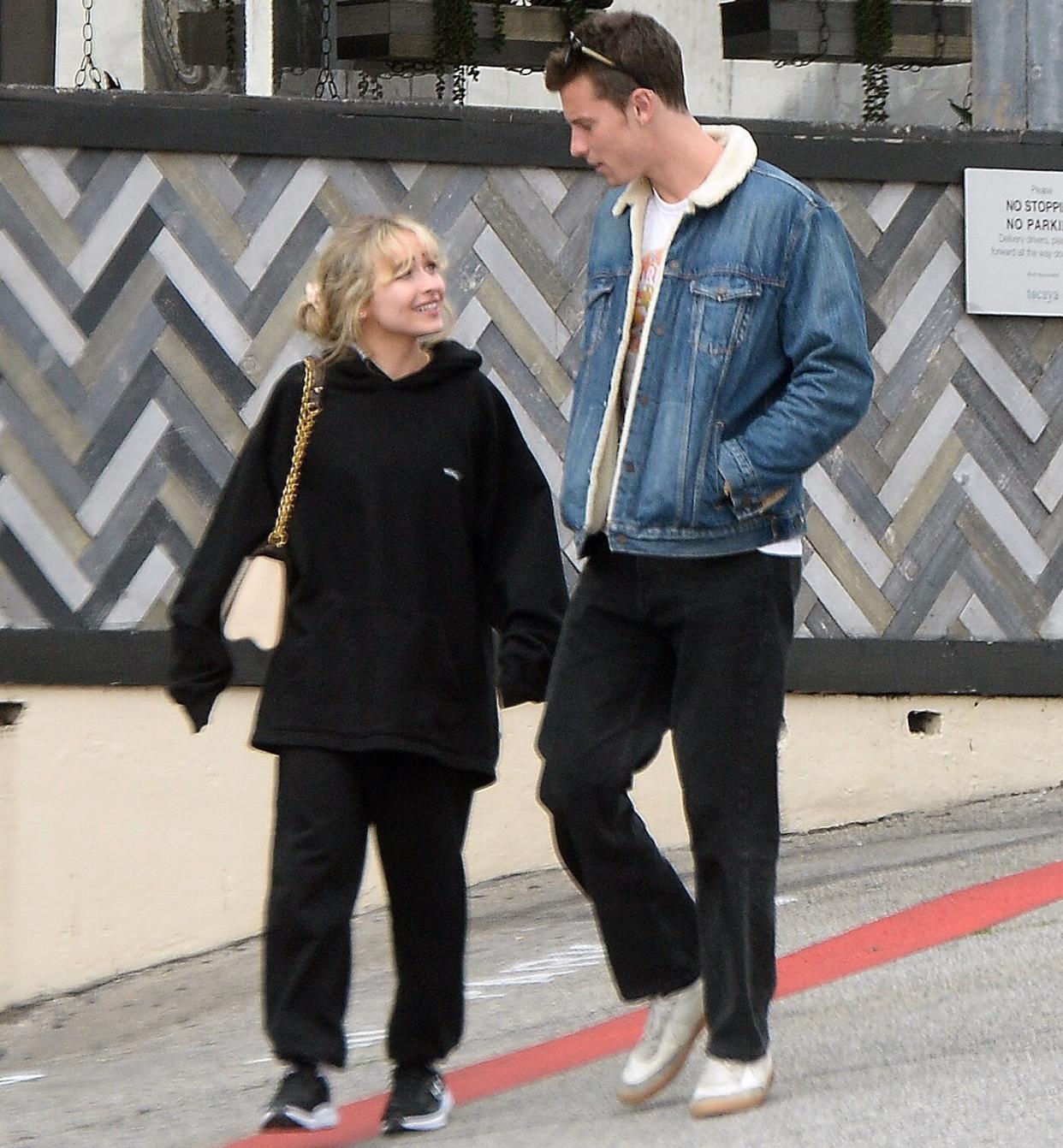 02/26/2023 EXCLUSIVE: Shawn Mendes and Sabrina Carpenter step out amid dating rumors in Los Angeles. The 23 year old singer was all smiles while wearing an oversized black hoodie, matching joggers and trainers. Shawn, 24, sported a shearling lined denim jacket and black trousers. sales@theimagedirect.com Please byline:TheImageDirect.com *EXCLUSIVE PLEASE EMAIL sales@theimagedirect.com FOR FEES BEFORE USE