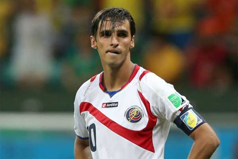 Bryan Ruiz exige un contrato con sumas europeas