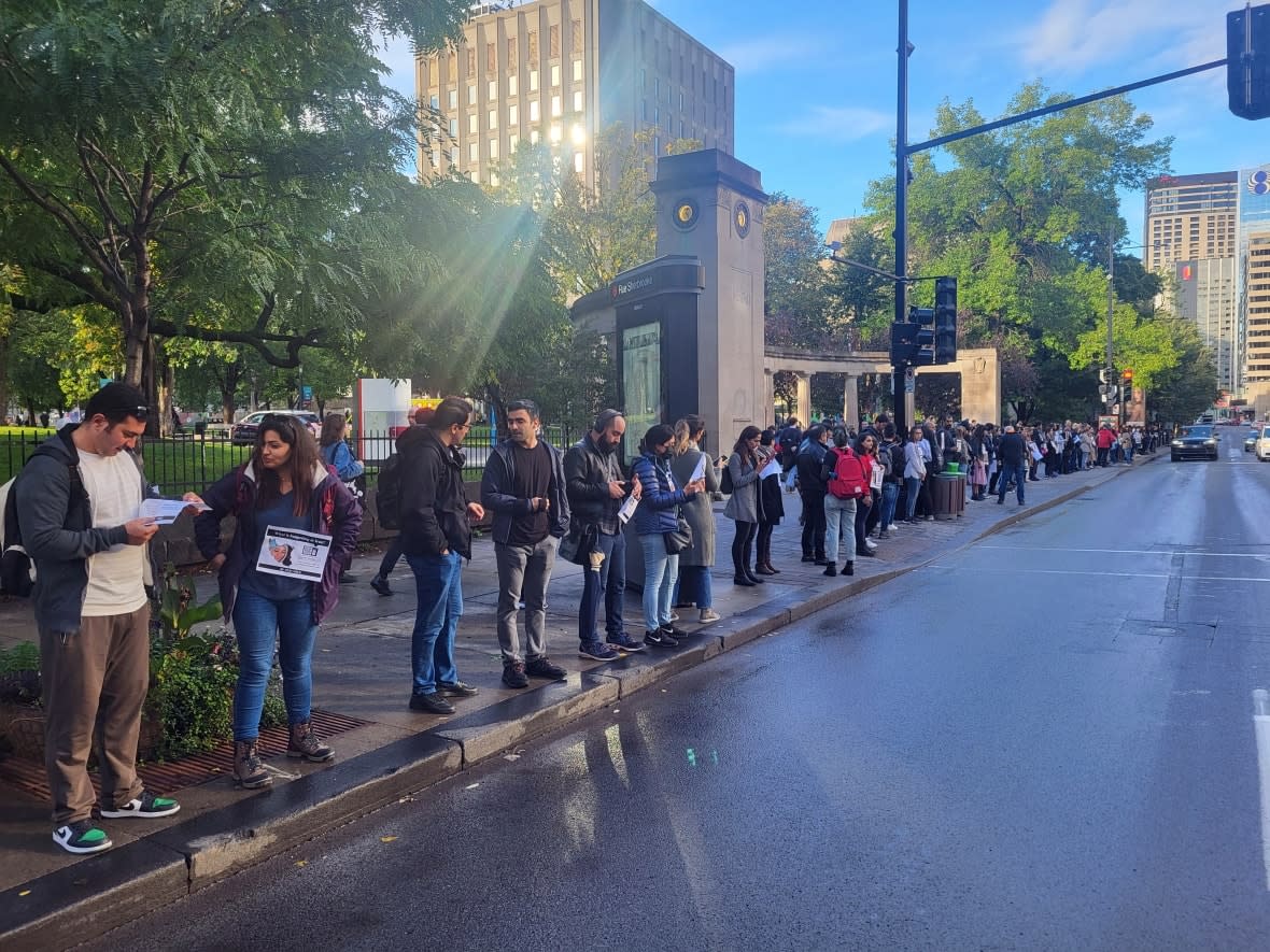 Protesters formed a human chain along Sherbrooke Street in Montreal Tuesday to protest the Iranian regime. (Kwabena Oduro/CBC - image credit)
