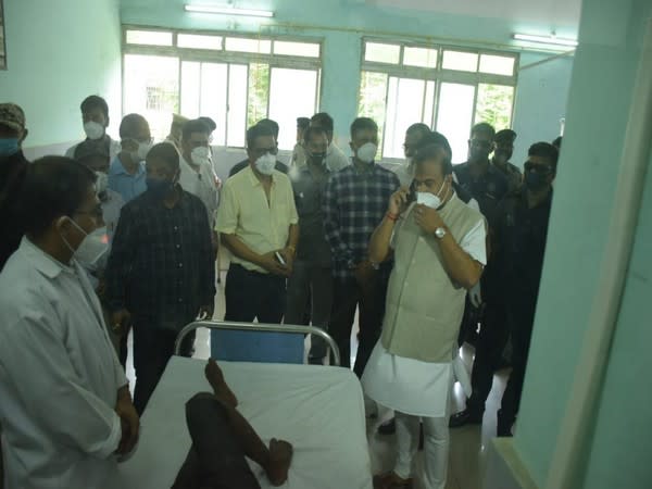 Assam Chief Minister Himanta Biswa Sarma on his visit to SMCH (Photo: Sarma's Twitter handle)