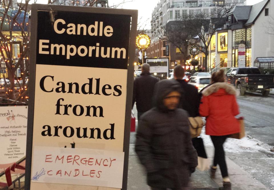 A sign advertises emergency candles for sale after 250,000 residents were still left without electricity from a weekend ice storm in Toronto December 23, 2013. REUTERS/Chris Helgren (CANADA - Tags: ENVIRONMENT ENERGY)