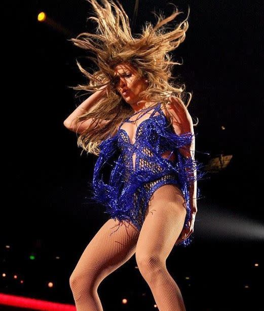 Jennifer Lopez: ‘Ain’t your mama’ ha calado en todos los hogares, discotecas, coches y cabezas del mundo, pero no parece haber sido suficiente para MTV. J.Lo lo ha dado todo este año en su nuevo trabajo musical, que le ha permitido destacarse por encima de la enorme mayoría de artistas pop del momento. Tendrá que quedarse la latina con el mérito de haberlo intentado. (Imagen: ©Instagram) 