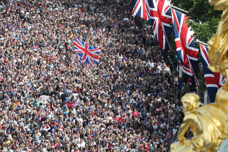 Crowds in The Mall around Buckingham Palace (Sgt Jimmy Wise/MoD/Crown /PA) (PA Media)