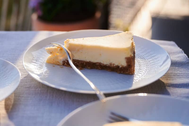 Two pieces of cheesecake and a cup of coffee sit on a balcony. Burglar breaks in to German flat to swipe a few bites of cheesecake. Annette Riedl/dpa
