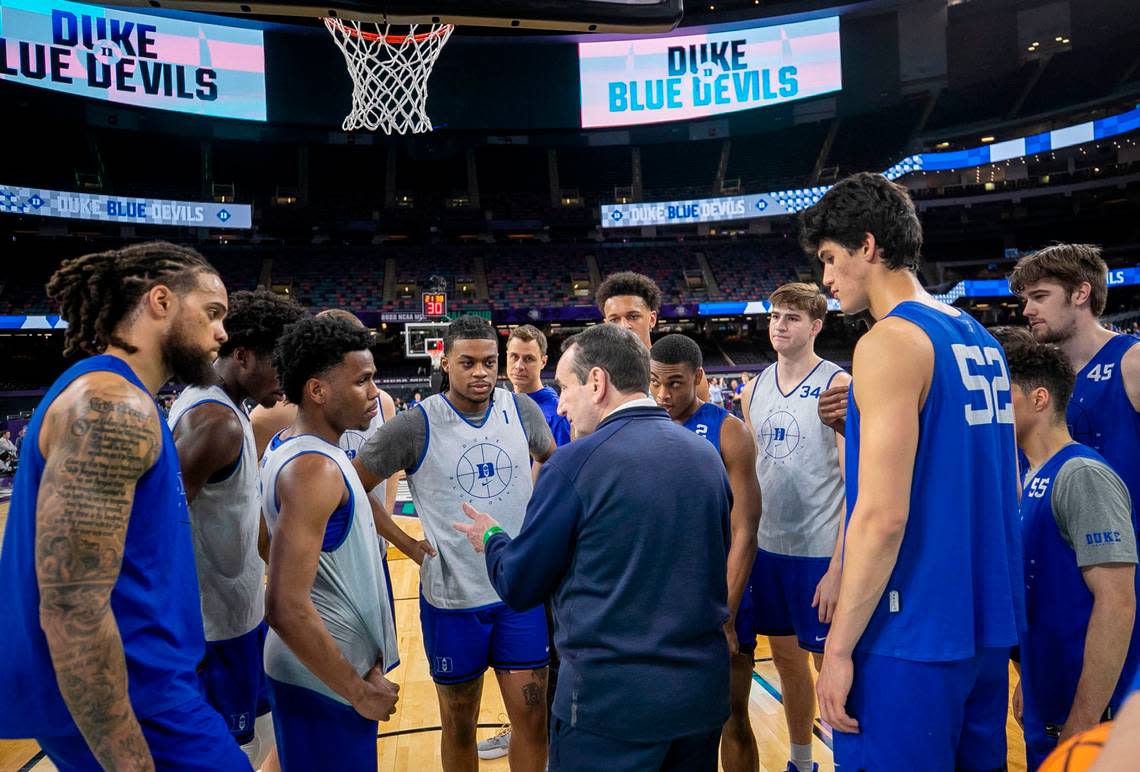 Duke coach Mike Krzyzewski huddles with his team during their open practice at the NCAA Final Four on Friday, April 1, 2022 at Caesars Superdome in New Orleans, La.