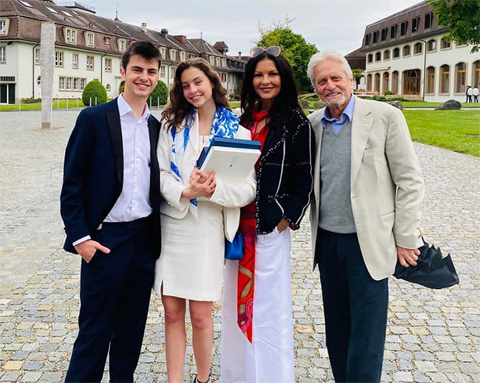 Catherine Zeta-Jones y Michael Douglas con sus dos hijos Carys y Dylan