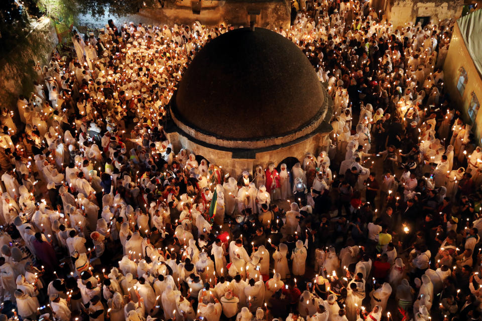 Die Feier des "Heiligen Feuers" in der Grabeskirche fällt dieses Jahr deutlich kleiner aus (Bild: Reuters/Ammar Awad)