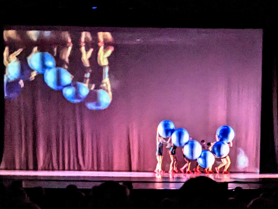 A scene from MOMIX's performance in Maryville, Tennessee.