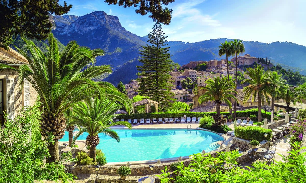 Perfectly placed for walks in the Tramuntana mountains (La Residencia)