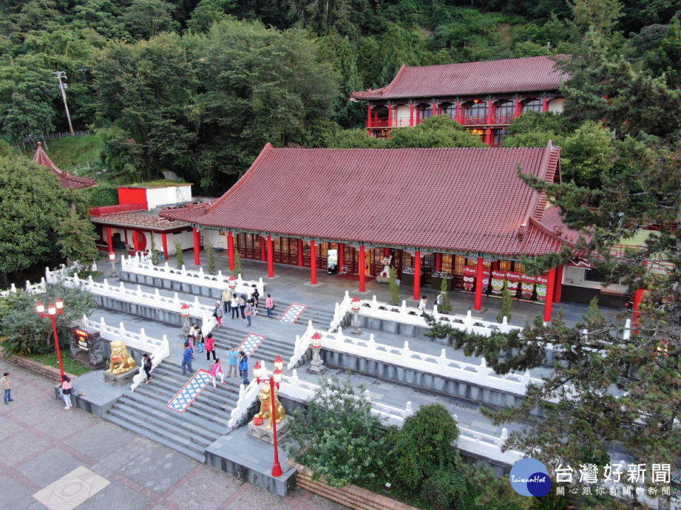 梨山賓館九月推出「梨山好朋友續住專案」，只要曾入住梨山賓館3次以上，或透過梨山當地人代訂房，享有第二天續住只要1999元優惠。