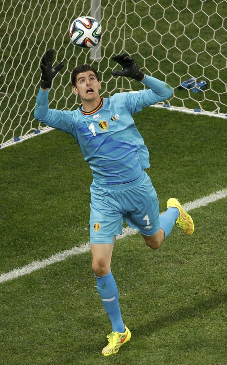 Belgium's goalkeeper Thibaut Courtois makes a save during their 2014 World Cup Group H soccer match against South Korea at the Corinthians arena in Sao Paulo June 26, 2014. REUTERS/Paulo Whitaker (BRAZIL - Tags: SOCCER SPORT WORLD CUP)