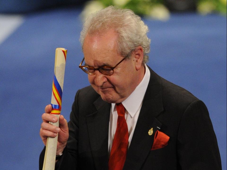 Banville pictured in 2014 accepting the Prince of Asturias award from Spain’s King Felipe VI (AFP via Getty Images)
