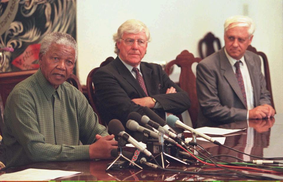 South African Preisdent Nelson Mandela, left, announces the extension of the amnesty deadlines during a press conference in Pretoria, Friday December 13, 1996, while the deputy chairman of the Truth and Reconciliation Commission, Alex Boraine, centre, and leader of the the right-wing Freedom Front, constand Viljoen, look on.(AP Photo/str)