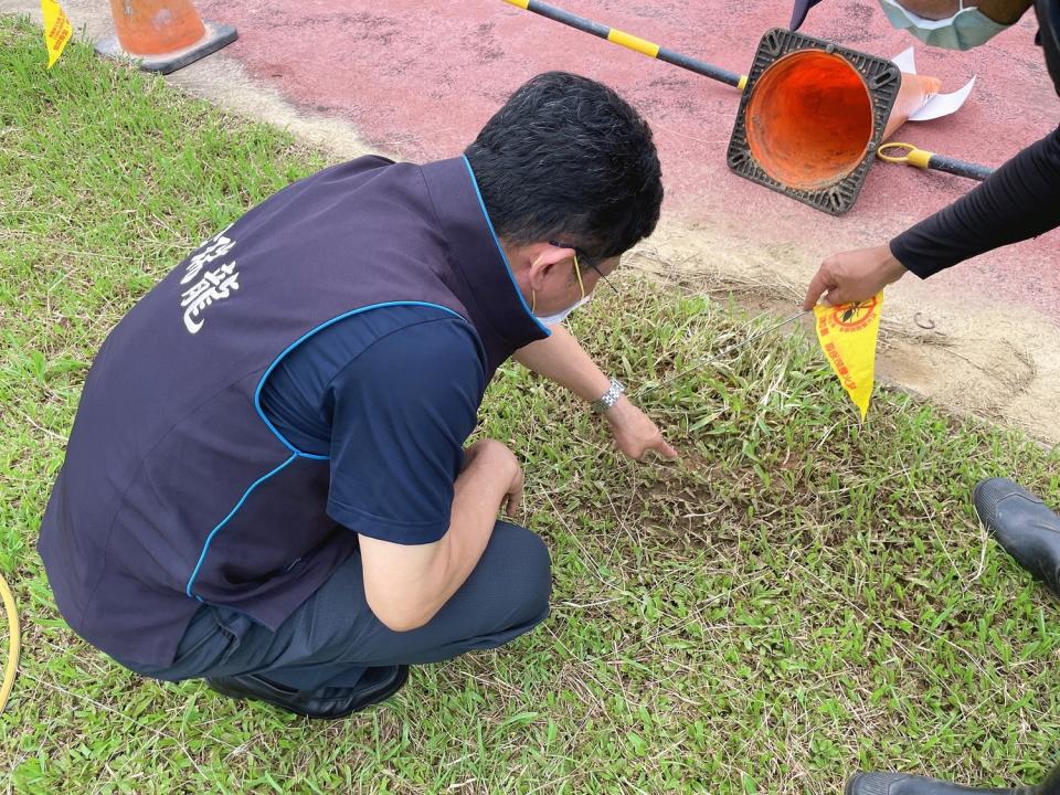 民眾向新北議員金瑞龍反映，金瑞龍隨即與相關單位聯繫現勘。   圖：金瑞龍辦公室提供