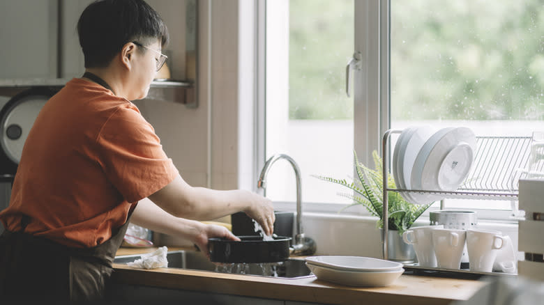 Dish-washer using drying rack