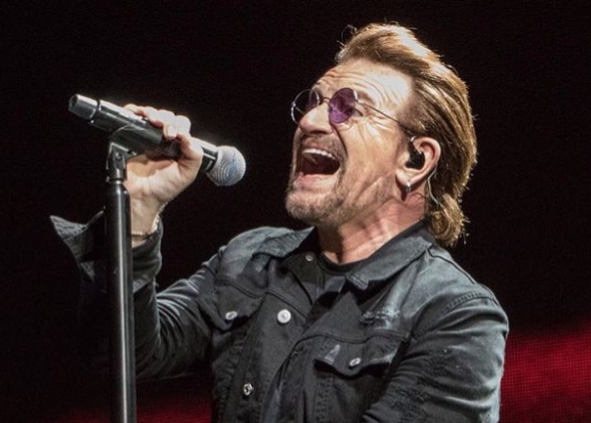 愛爾蘭搖滾樂團U2主唱波諾（Bono）曾被提名諾貝爾和平獎。（網路截圖）
