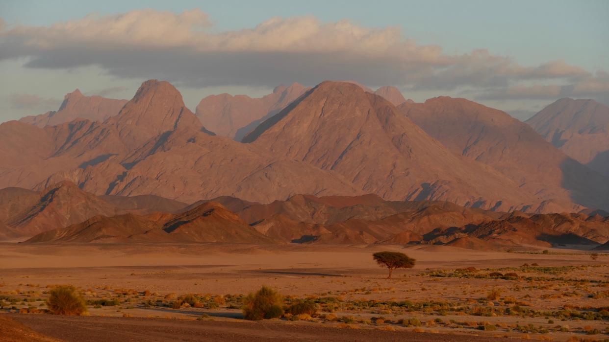 The high summits of Jebel Gattar at dusk. Image: Ben Hoffler