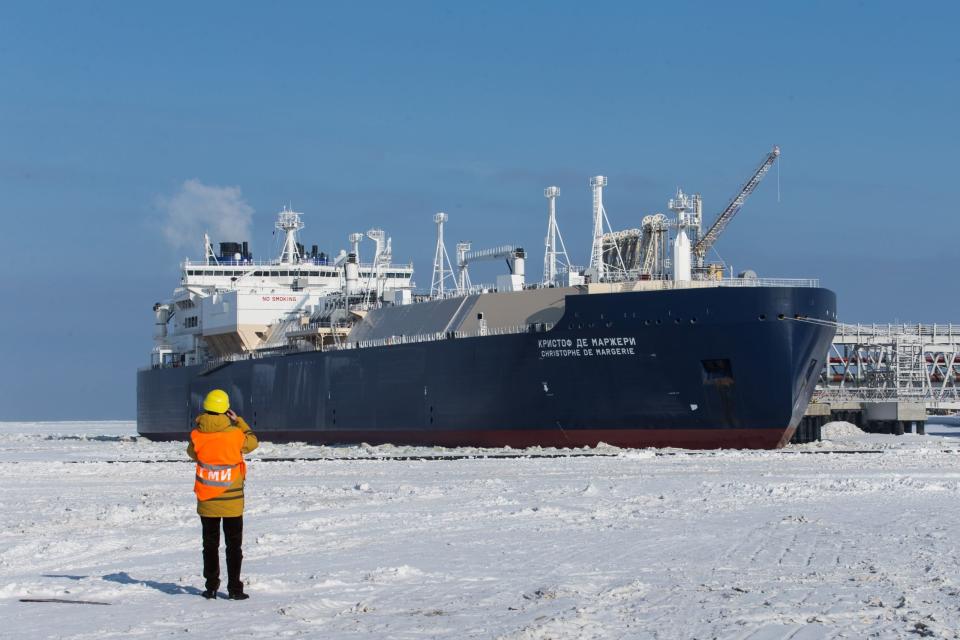 Für den Transport von LNG aus Sibirien werden spezielle Eisbrecher-Tanker benötigt – die sind allerdings rar und teurer. - Copyright: picture alliance