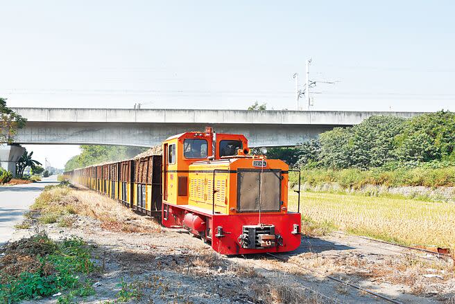 雲林縣虎尾糖廠是全台唯一還以五分車載運甘蔗的糖廠，縣府寄予帶來觀光人潮的厚望。（周麗蘭攝）