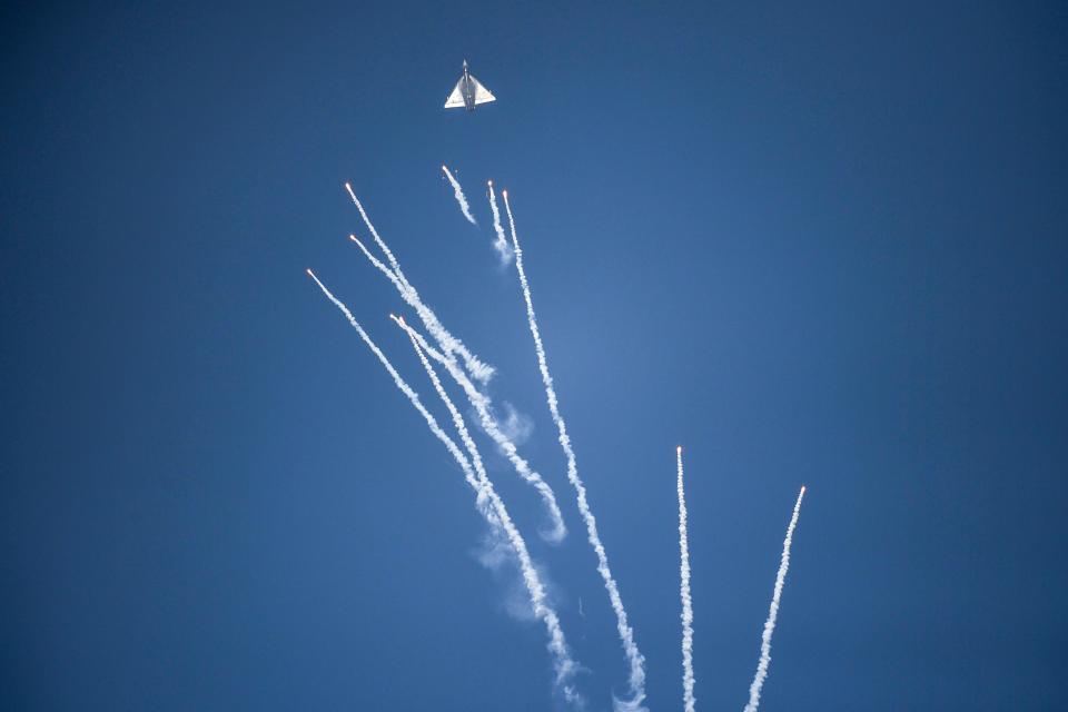 Indian Air Force (IAF) Tejas fighter jet performs during the 88th Air Force Day parade at Hindon Air Force station in Ghaziabad on October 8, 2020. (Photo by Money SHARMA / AFP) (Photo by MONEY SHARMA/AFP via Getty Images)