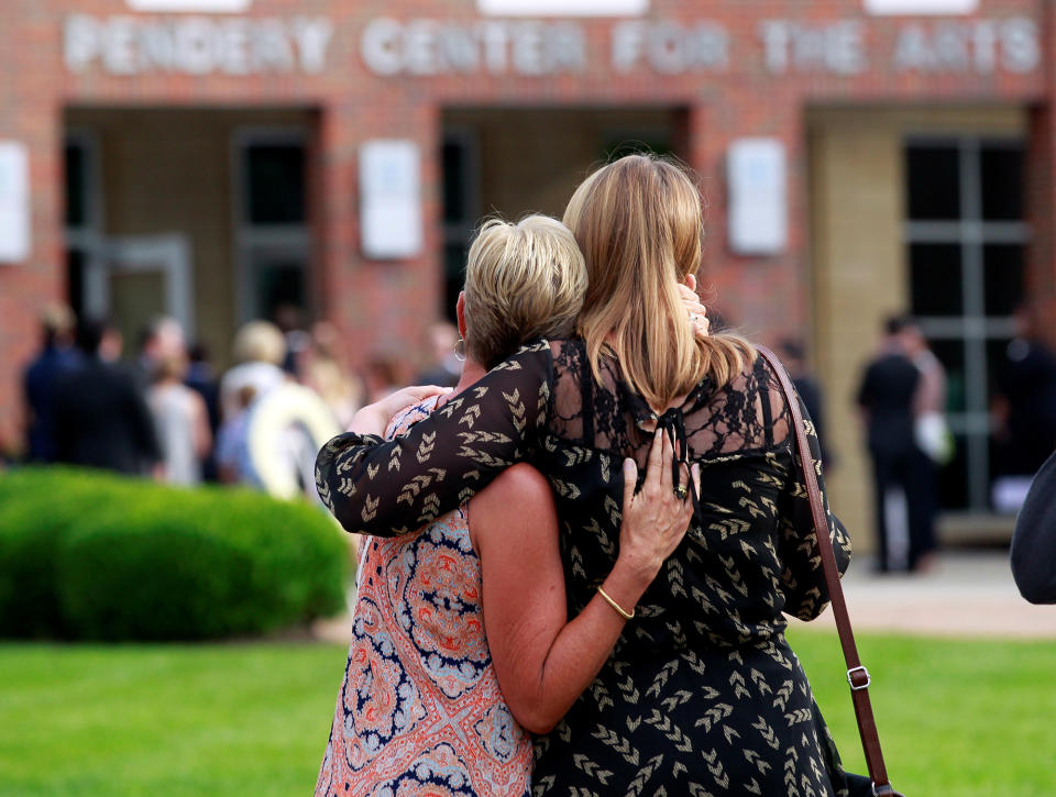 <p>Mourners stand outside the art center before a funeral service for Otto Warmbier, who died after his release from North Korea, at Wyoming High School in Wyoming, Ohio, June 22, 2017. (Photo: John Sommers II/Reuters) </p>