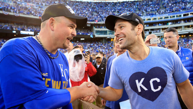 Tim McGraw Pays Tribute To His Late Father At World Series Game