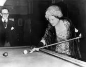 <p>The Queen Mother tries her hand had pool at the Press Club on London's Fleet Street. </p>