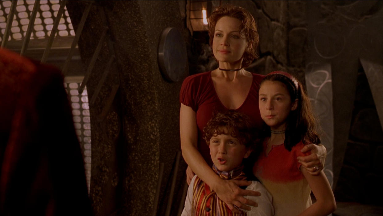  Ingrid with her children in Spy Kids. 