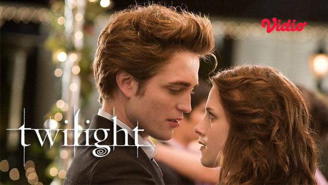 Film Twilight dibintangi oleh Robert Pattinson dan Kristen Stewart dapat disaksikan di aplikasi Vidio. (Dok. Vidio)
