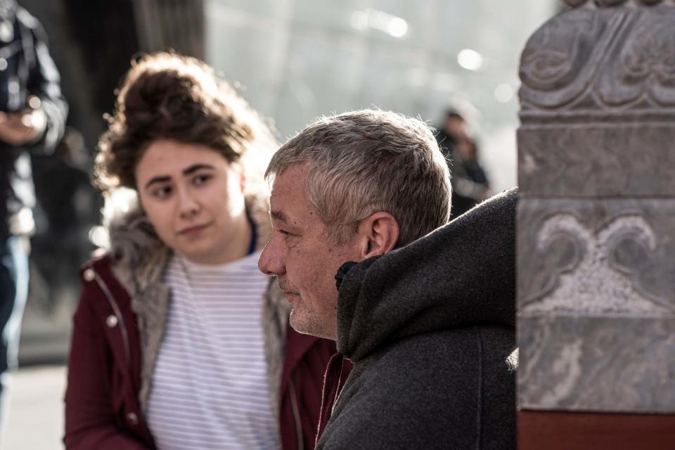 Outreach worker Tilly Scott chatting with Chris, a client, in central London (Daniel Hambury/@stellapicsltd)