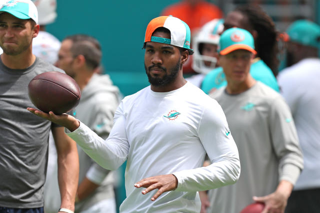 Dolphins WR Jaylen Waddle in concussion protocol