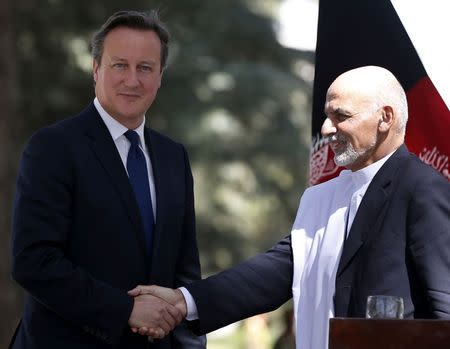 Britain's Prime Minister David Cameron (L) shakes hands with Afghanistan's President Ashraf Ghani after a news conference in Kabul October 3, 2014. REUTERS/Omar Sobhani