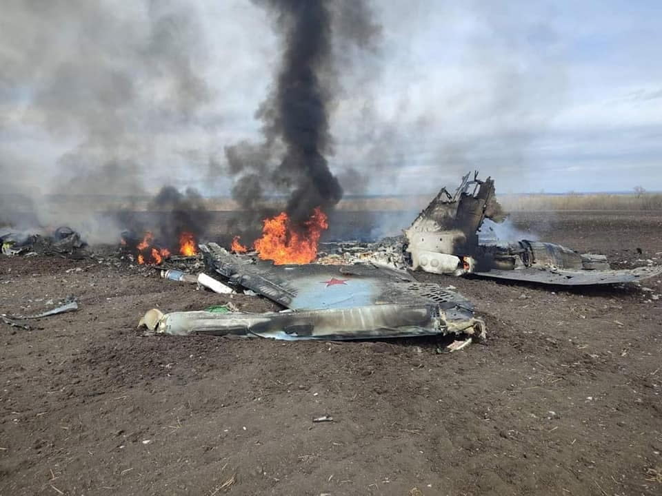 A view shows remains of Russian fighting aircraft Su-35 hit by the Ukrainian Armed Forces, as Russia attack on Ukraine continues, in Kharkiv region, Ukraine, in this handout picture released April 3, 2022. Press service of the Ukrainian Armed Forces General Staff/Handout via REUTERS ATTENTION EDITORS - THIS IMAGE HAS BEEN SUPPLIED BY A THIRD PARTY.