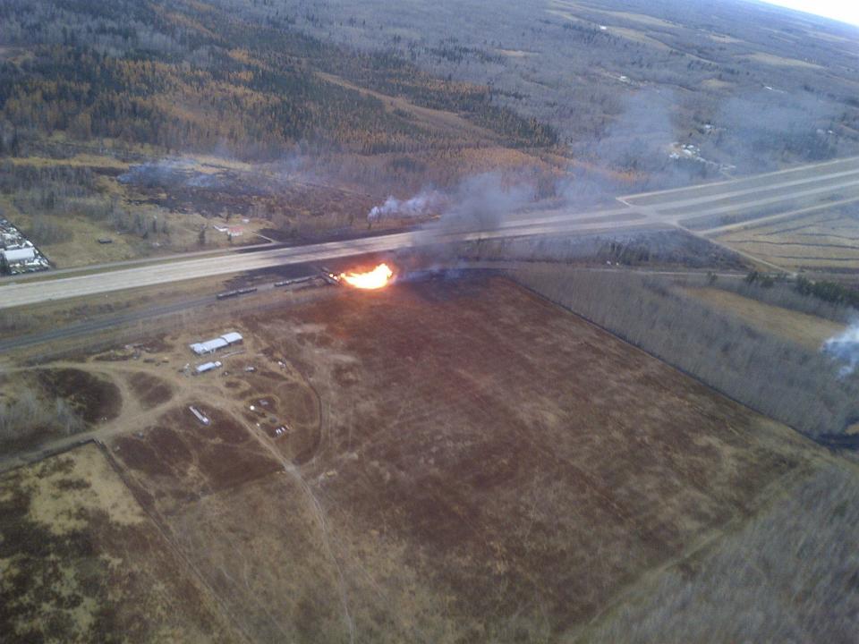 A train derailment in Gainford, Alberta is seen in this aerial photo courtesy of the RCMP and Parkland County, October 19, 2013. A train carrying crude oil and liquefied petroleum gas derailed west of Edmonton, Alberta, on Saturday, causing an explosion and fire but no injuries, Canadian National Railway said on Saturday. REUTERS/RCMP and Parkland County/Handout (CANADA - Tags: DISASTER SOCIETY) FOR EDITORIAL USE ONLY. NOT FOR SALE FOR MARKETING OR ADVERTISING CAMPAIGNS. THIS IMAGE HAS BEEN SUPPLIED BY A THIRD PARTY. IT IS DISTRIBUTED, EXACTLY AS RECEIVED BY REUTERS, AS A SERVICE TO CLIENTS