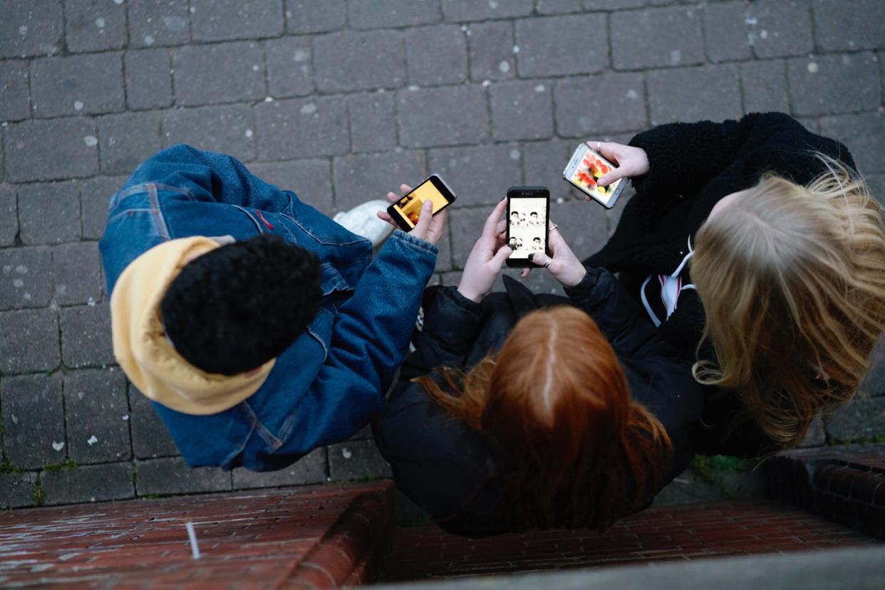 Kids need to be protected online. The trick is figuring out how. <a href="https://www.gettyimages.com/detail/photo/group-of-friends-on-their-mobile-phones-shot-form-royalty-free-image/948543086" rel="nofollow noopener" target="_blank" data-ylk="slk:Justin Lambert Creative/DigitalVision via Getty Images;elm:context_link;itc:0;sec:content-canvas" class="link ">Justin Lambert Creative/DigitalVision via Getty Images</a>