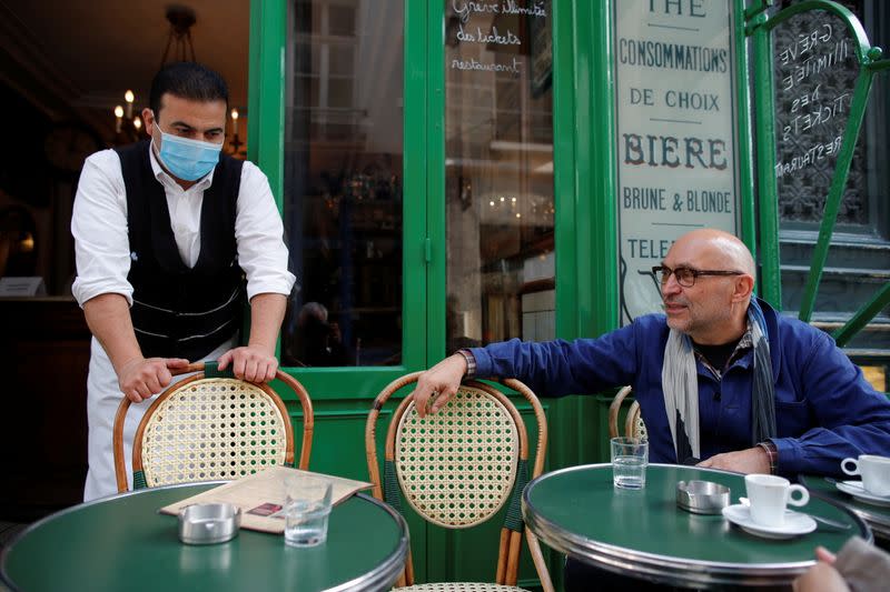 SOUMIS AU COUVRE-FEU, LES RESTAURANTS PARISIENS SE RÉINVENTENT