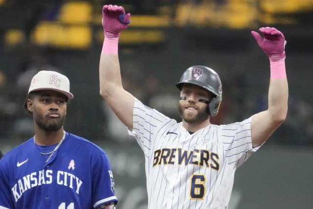 Yelich stays hot as Brewers defeat Royals 9-6 to complete sweep